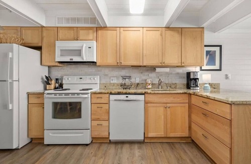 Midtown Ocean City House | Oceanfront Townhome with Pool ~ Ocean Colony 29