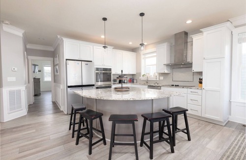 Ocean Hill House | Oceanside 7min walk2beach,6BR,Pool,HotTub,Foosball
