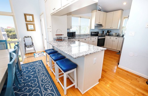 Whale Head Hill House | Oceanside, Close to the Beach, Private Pool, Hot Tub! 740, Wild Horses