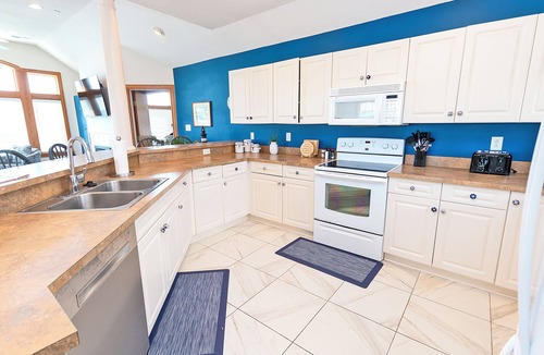 Buck Island House | Oceanside, Hot Tub, Close to Shopping, BU14, Green Grass and High Tides