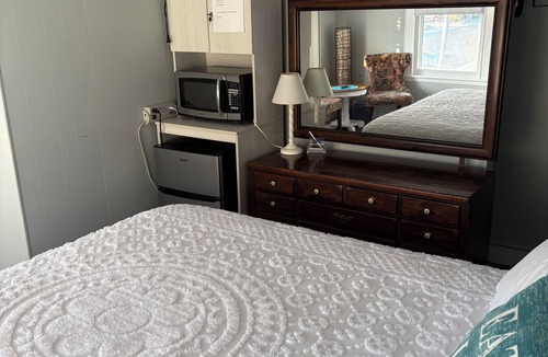 Beach Haven Hotel | Oceanside St. Rita Hotel Room