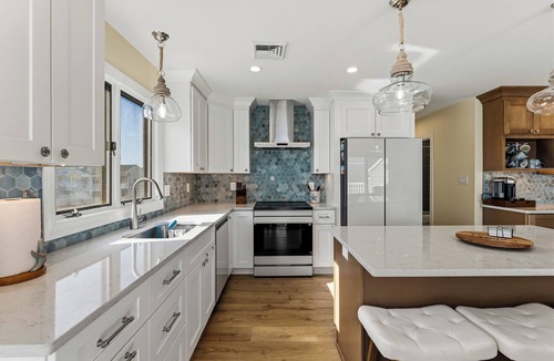 North Wildwood Condo | Oceanview 3BR Condo with Balcony & Seawall Access