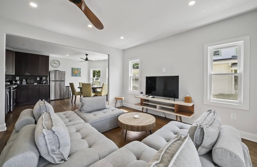 Wall House | Oceanview 4 HOUSES to BEACH! 12 beach passes with chairs, towels and umbrellas