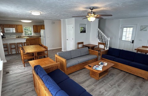 Carova Beach House | Octopus Oasis, HORSES/Sea Turtles 4x4 a must Pets OK. Jacuzzi. Carova Beach