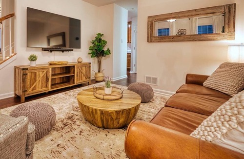 Odenton House | ★ Odenton Retreat ★ EV Charger | Central to It All: DC, Annapolis & Balti.