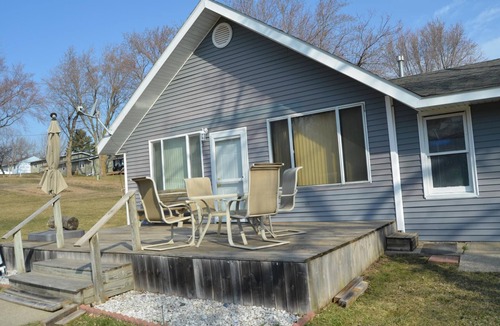 Spirit Lake Villa | Off East Lake Okoboji-The Walleye Cabin