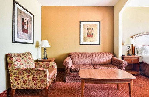 Central Oklahoma City Apartment | Oklahoma City OK|King Bed