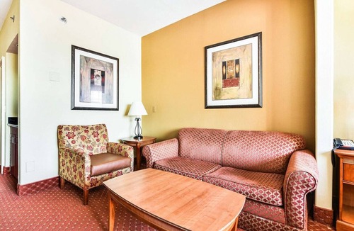 Central Oklahoma City Apartment | Oklahoma City OK|King Bed