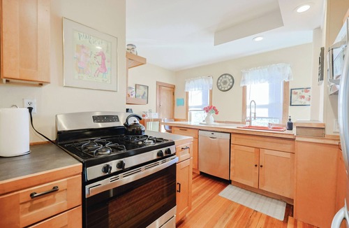Brookline Apartment | Old Brookline Charm 5 minLongwood In-Unit Laundry