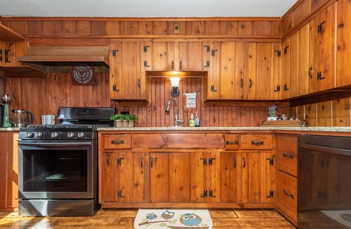 Egg Harbor City House | Old Charm Farmhouse for Nature Lovers, 20 miles form OC