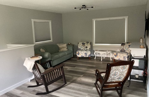 Loraine House | Old Fashioned Getaway is 7 acres of peaceful country living.