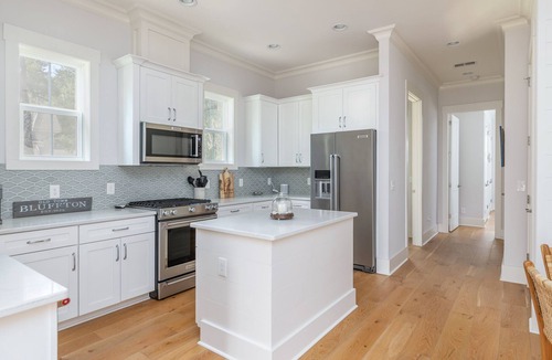 Olde Town House | Old Town Bluffton Home + FREE Golf Cart Luxury Home - Sleeps 8