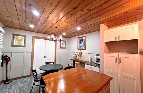 Omaha House | Omaha Estate·4BR·Hot Tub·Sauna·Game Room·Sleeps13