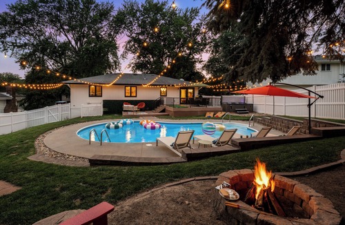 West Omaha House | Omaha Oasis! Pool, Hot Tub, Mini Golf, Bar, Games