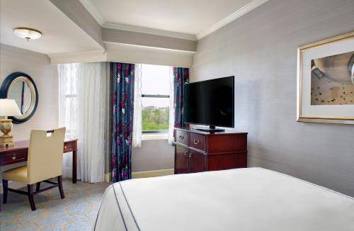 Woodley Park Hotel | Omni Shoreham Hotel Traditional Room 1 Double Bed