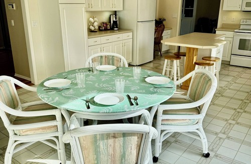 Rapids City House | On the banks of the Mississippi River with easy access to the Quad Cities.