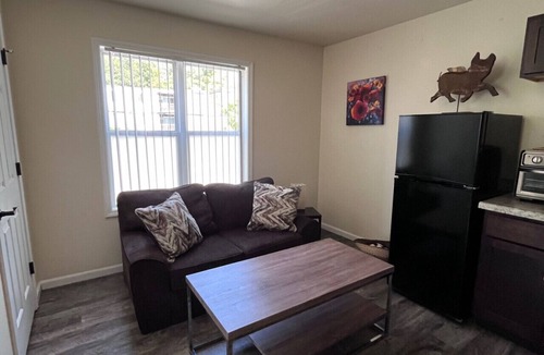 West Main HIll Apartment | One Bedroom Apartment in Kalamazoo with View