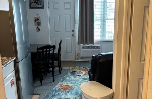 North Wildwood Condo | One bedroom Condo 1/2 block from the Beach
