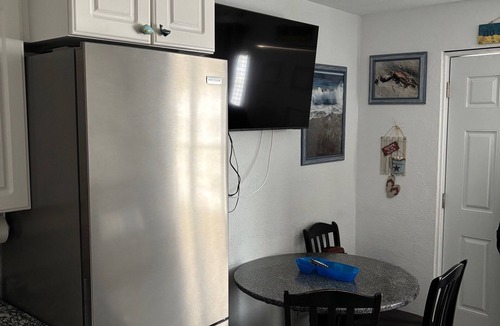 North Wildwood Condo | One bedroom Condo 1/2 block from the Beach