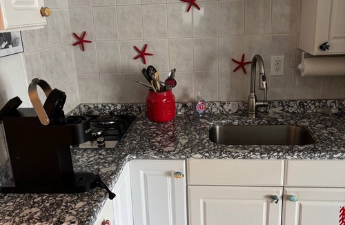 North Wildwood Condo | One bedroom Condo 1/2 block from the Beach
