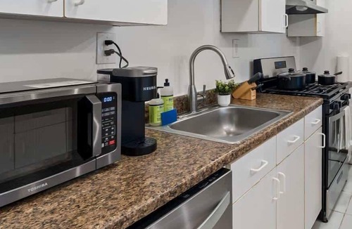 Harsimus Cove Apartment | One Hamilton Essentials - 3 Bedroom 2 Bathroom Apt Mins to NYC