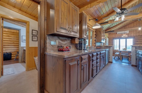 Custer House | One Level Log Home on 3.5 Acres, Beautiful Views, Newly Updated