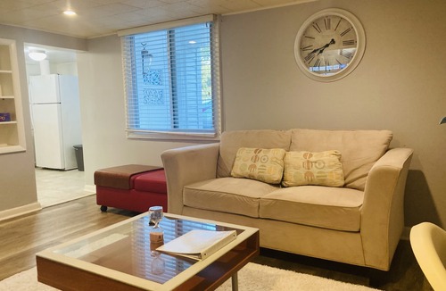 Nauck Apartment | One Small House on Nelson mins to Interstate & walking distance to public transp