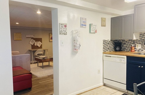 Nauck Apartment | One Small House on Nelson mins to Interstate & walking distance to public transp