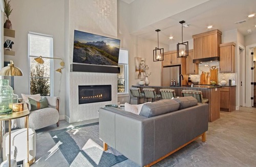 Edmond House | ONYX @ The Lark | Stylish & Serene Edmond Oasis