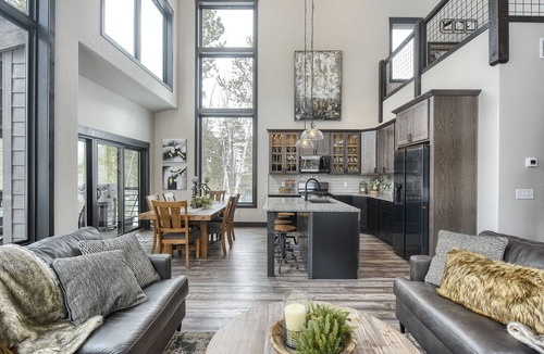 Deadwood Cabin | Open Concept Modern Cabin w/7 Person Hot tub, Games, TVs & Clubhouse w/Pool