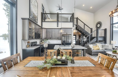 Deadwood Cabin | Open Concept Modern Cabin w/7 Person Hot tub, Games, TVs & Clubhouse w/Pool