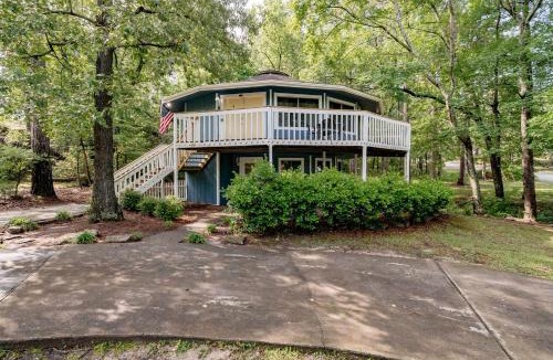Woodfield House | Opulent Octagonal Oasis with Spiral Stairs-Minutes to Base