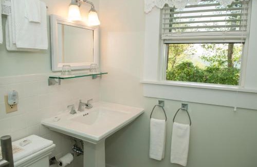 Saluda Bed & Breakfast | Orchard Inn