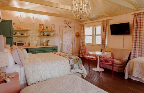 Tracy City House | Originality Unleashed: Pet-Friendly Cabin Retreat for Family Fun in Tracy City