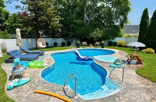Point Pleasant Beach House | OSP202 | 4 BR 3.5 bath sleeps up to 10, outdoor oasis POOL, linens included!