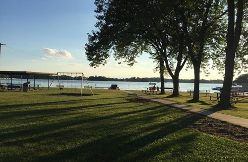 Browns Lake Cottage | Our little place by the lake- Ski Alpine or Wilmot in Winter!