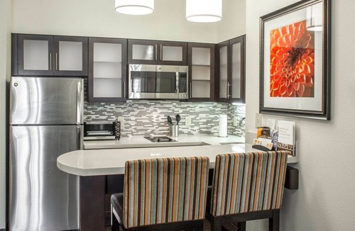 Jacksonville Condo | Outdoor Pool. Free Breakfast. Gym. Near Camp Gelger & Camp Johnson.