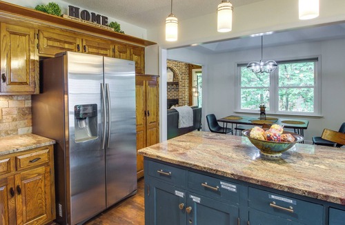 Overland Park Cottage | Overland Park Home w/Fenced-in Yard & Gas Grill!