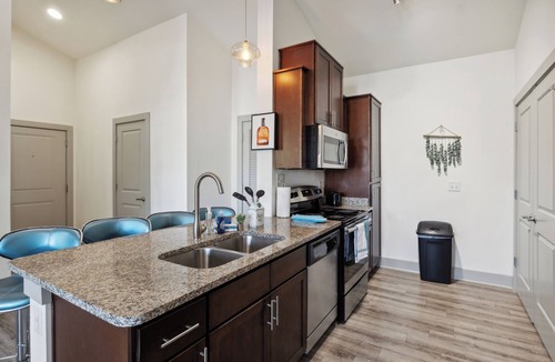 Farragut Apartment | Overlook 4302 I Stunning 2Bd/2Bth Apt I Pool