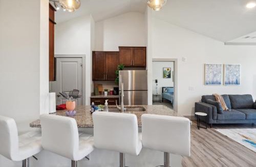 Farragut Apartment | Overlook 6303 i Modern Resort Style living