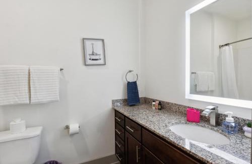 Farragut Apartment | Overlook 6303 i Modern Resort Style living
