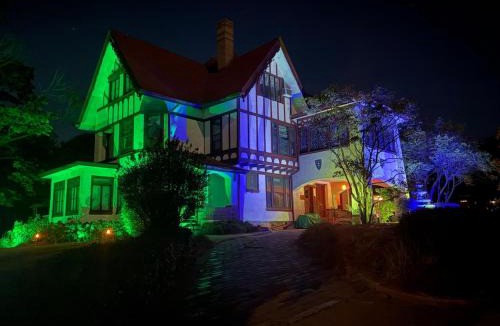 Morrison Apartment | Overnight Escape Room - Genie Romance Micro-Resort