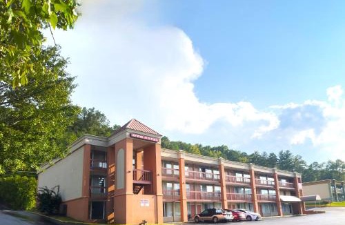 Harriman Hotel | OYO Hotel Harriman near I-40