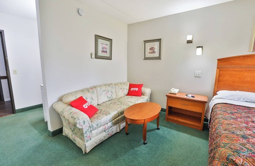 Pipestone Historic District Hotel | OYO Hotel Pipestone MN, Canterbury Park