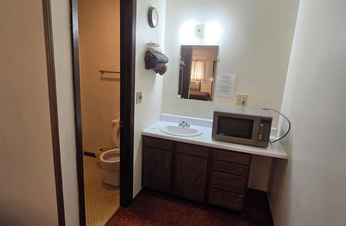 Eagle Grove Hotel | OYO Sandman Inn