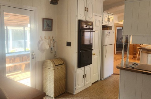 Supply House | Oyster and the Crab is a vintage coastal gem 2.5 miles from Holden Beach
