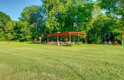 Powell Apartment | Ozark 'Blue Jean Cabin' w/Trails & Fishing Pond