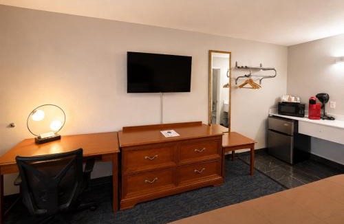 Ozark Hotel | Ozark Inn & Suites