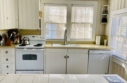 Pamlico Beach Cottage | Pamlico Cottage - Waterfront near Bath & Belhaven - Pet Friendly - 3 Bds 2 Baths