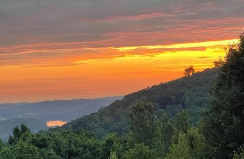 Maynardville House | Panoramic Lake Norris Views Sleeps 12 Deck Games